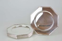 Platzteller, 12 Stück, Italien/ Vicenza, 20. Jh., 930er Silber, gepunzt, oktogon fassonierte