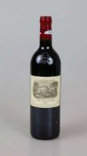 Rotwein, Flasche Château Lafite Rothschild, Pauillac, 2001, 0,75 L. High fill. Der Wein stammt aus