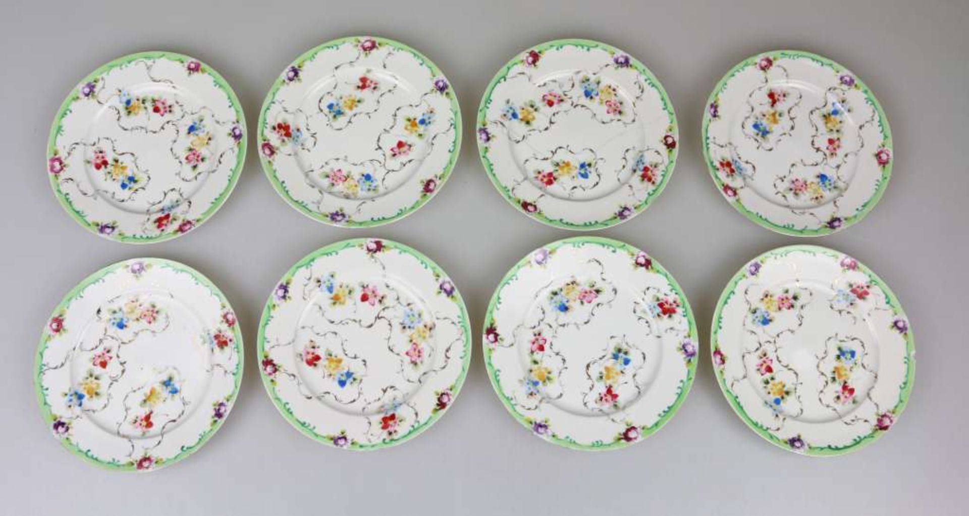 Acht Teller, Frankreich, wohl Limoges, spätbiedermeierlich, mit floralem Dekor, polychrom gefasst