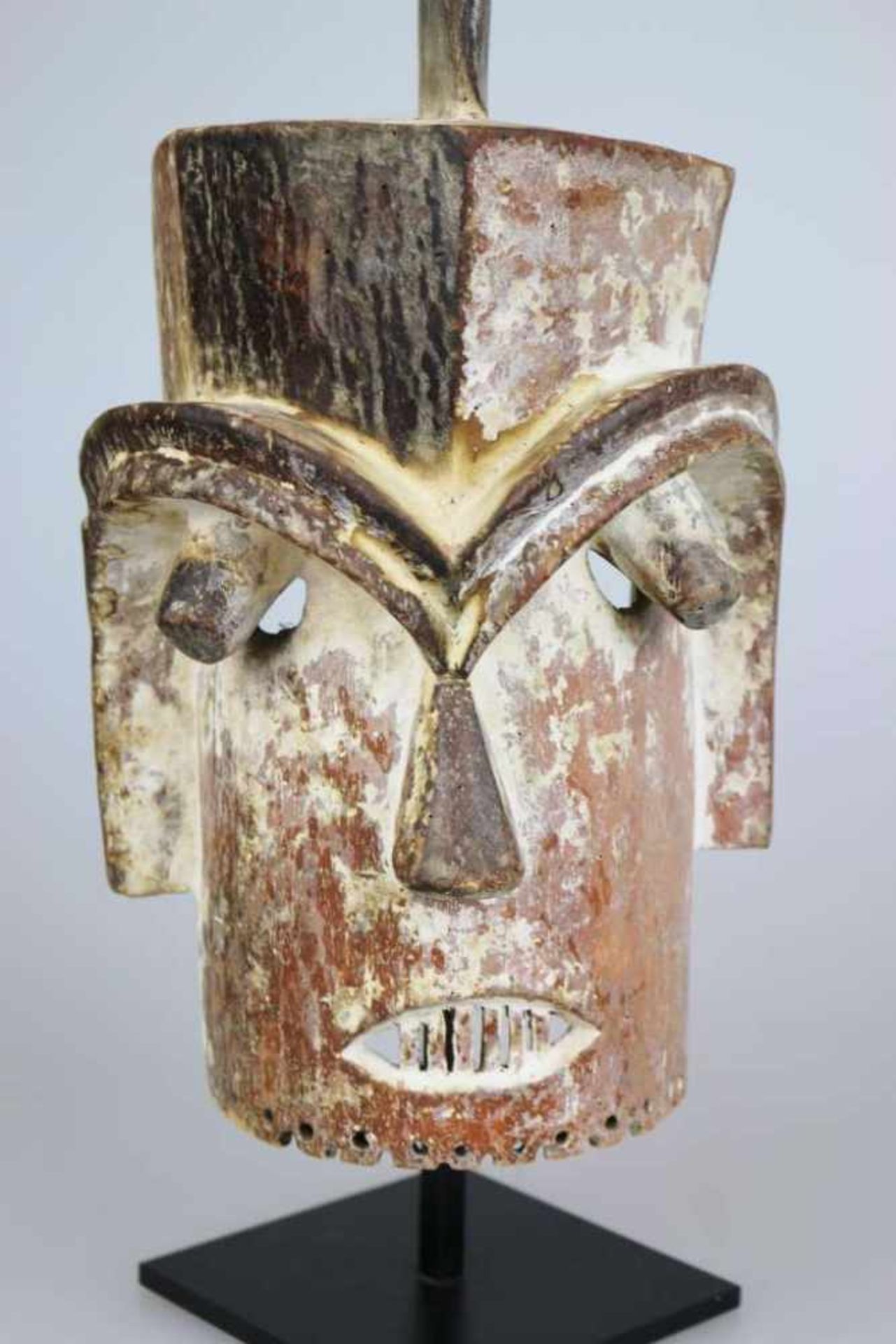 KOTA/ BAKOTA, Gabun, seltene Helm-Maske, 'Emboli' oder 'Mbuto' genannt. Holz, matte, leicht - Image 2 of 5