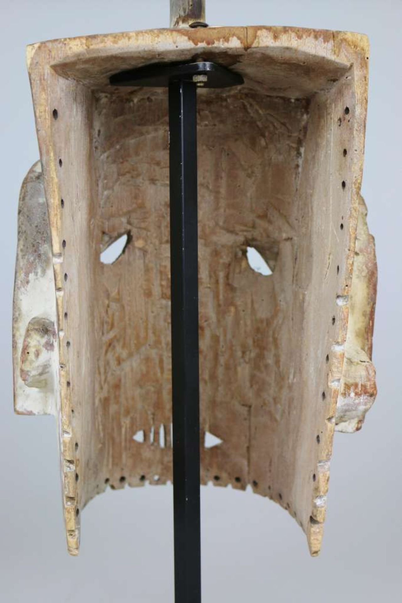 KOTA/ BAKOTA, Gabun, seltene Helm-Maske, 'Emboli' oder 'Mbuto' genannt. Holz, matte, leicht - Image 4 of 5
