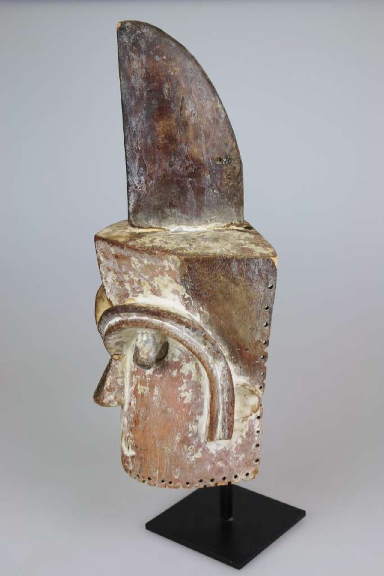 KOTA/ BAKOTA, Gabun, seltene Helm-Maske, 'Emboli' oder 'Mbuto' genannt. Holz, matte, leicht - Image 3 of 5