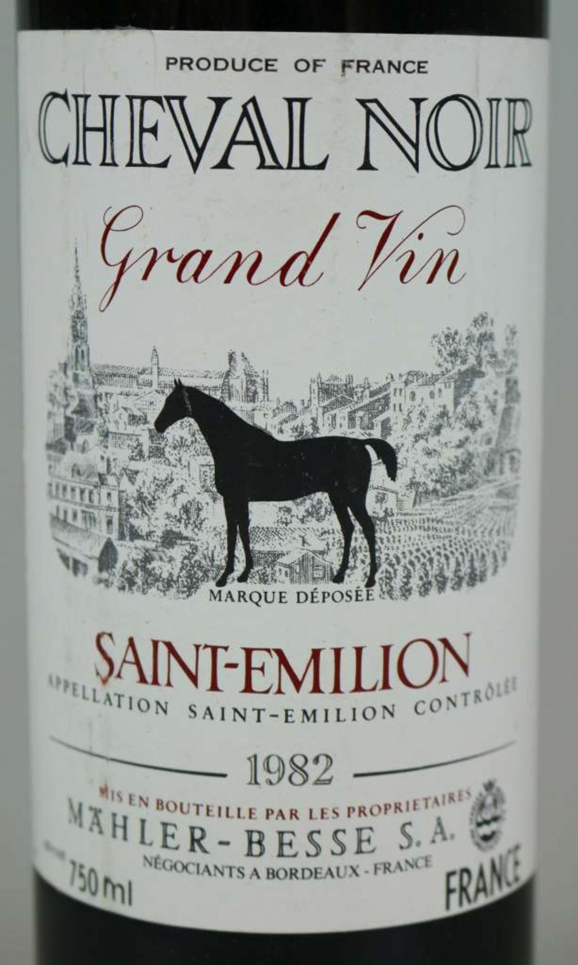 Rotwein, Flasche Cheval Noir, Saint-Emilion, 1982, 0,75 L. Der Wein stammt aus einer umfangreichen - Bild 2 aus 3