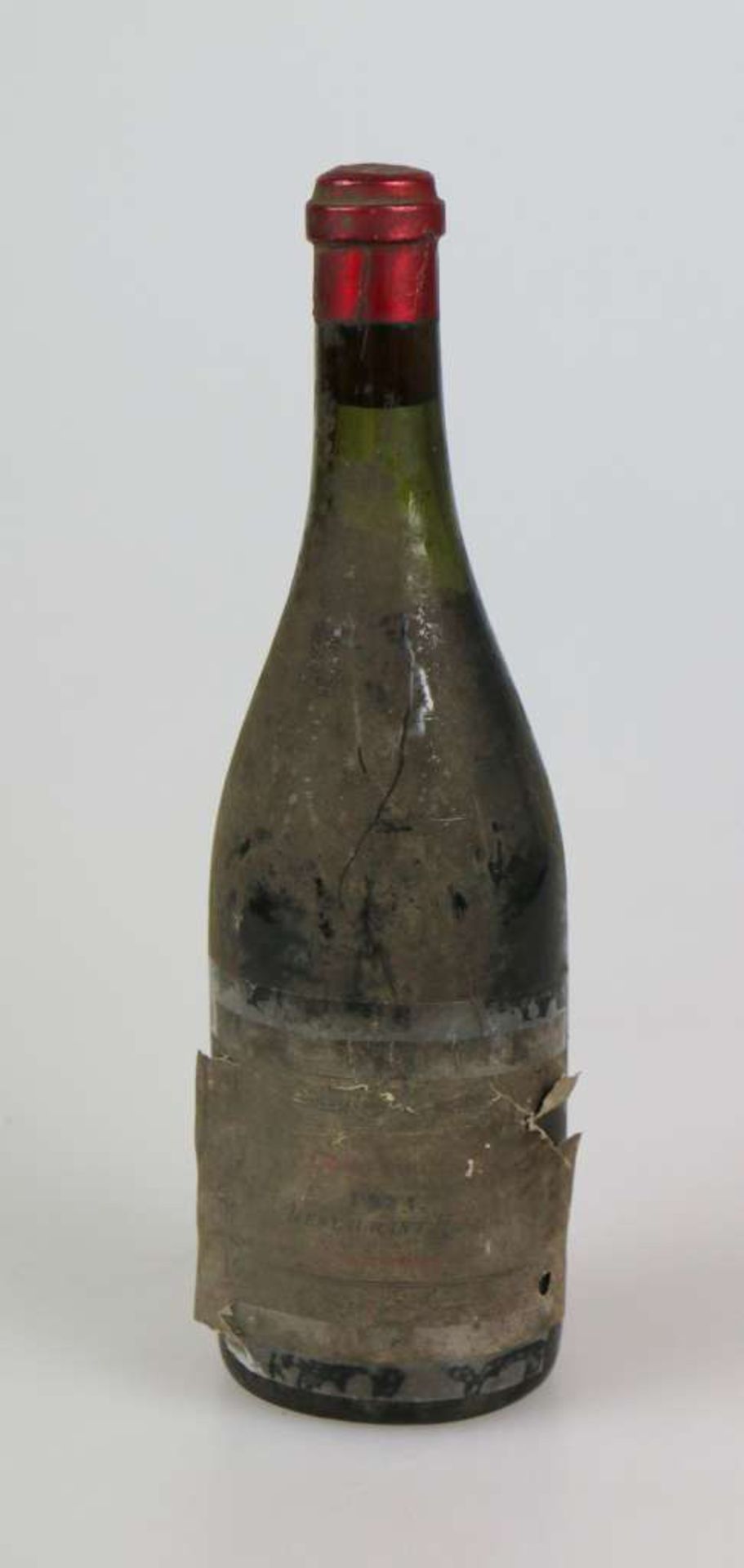 Rotwein, Flasche Clos Vougeot, 1921, 0,75 L. Etikett kaum lesbar, upper mid shoulder. Der Wein