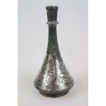Indien, Vase um 1900 in Bidritechnik mit reichhaltigen Silbereinlagen, kleine Fehlstellen und