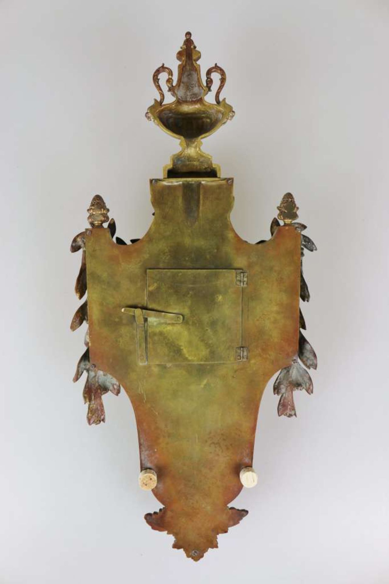 Große Carteluhr im Louis Seize Stil, Frankreich, 19. Jh., schweres Metallguß-Gehäuse mit fein - Bild 2 aus 6