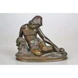 Unbekannter Künstler (XX), Rastender Jüngling, Bronze, halb aufgerichtete Figur eines Jünglings