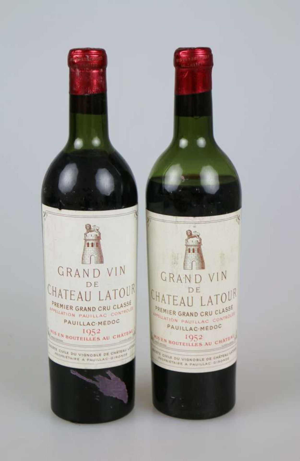 Rotwein, 2 Flaschen Château Latour, Paillac-Médoc, 1952, 0,75 L. 1x top sholder, 1x low shoulder.