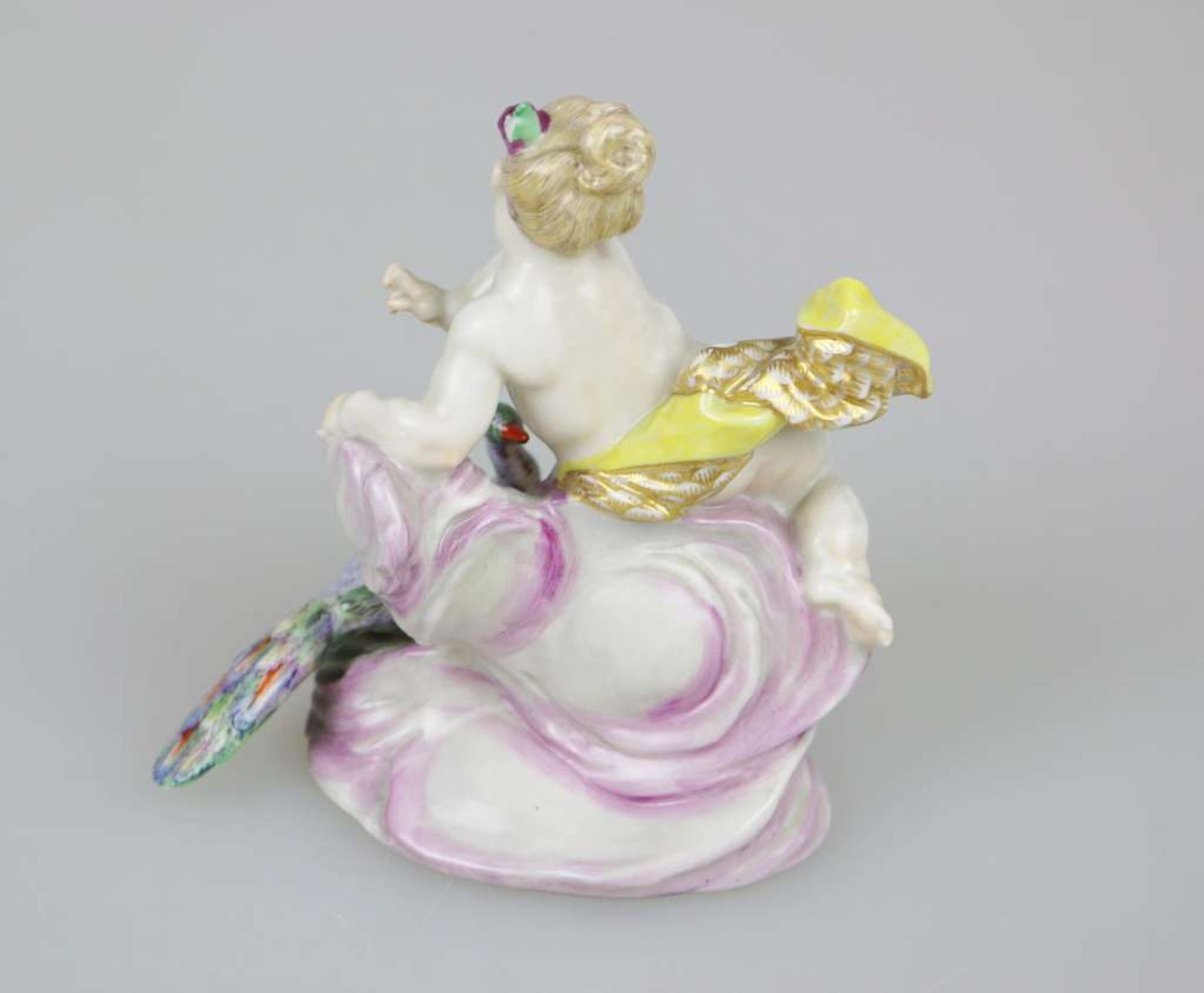 Nymphenburg, Putto als Juno mit Pfau, Entwurf Franz Anton BUSTELLI (1723-1763), 20. Jh., - Bild 2 aus 4