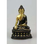 Kleine Buddha Figur, 19./20. Jh., Messing, auf doppeltem Lotusblüten-Thron, mit Geste der