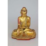 Buddha Statue Burma, Holz vergoldet, 18/19 Jh. Mandalay Periode. Höhe ca. 40 cm. Mit der rechten