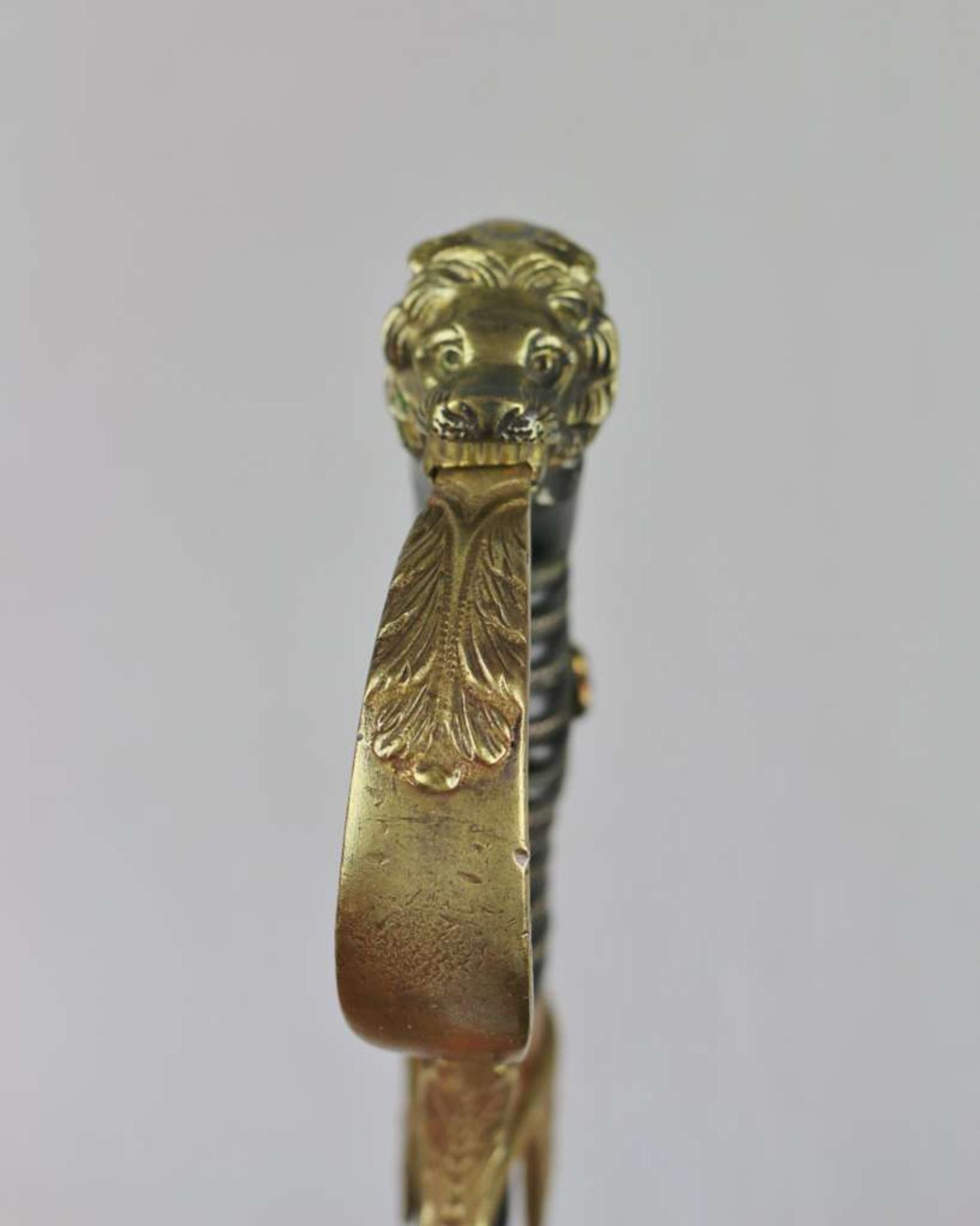 Preußen Löwenkopfsäbel für Offiziere der Artillerie. Vergoldetes und verziertes Eisengefäß mit - Bild 4 aus 6