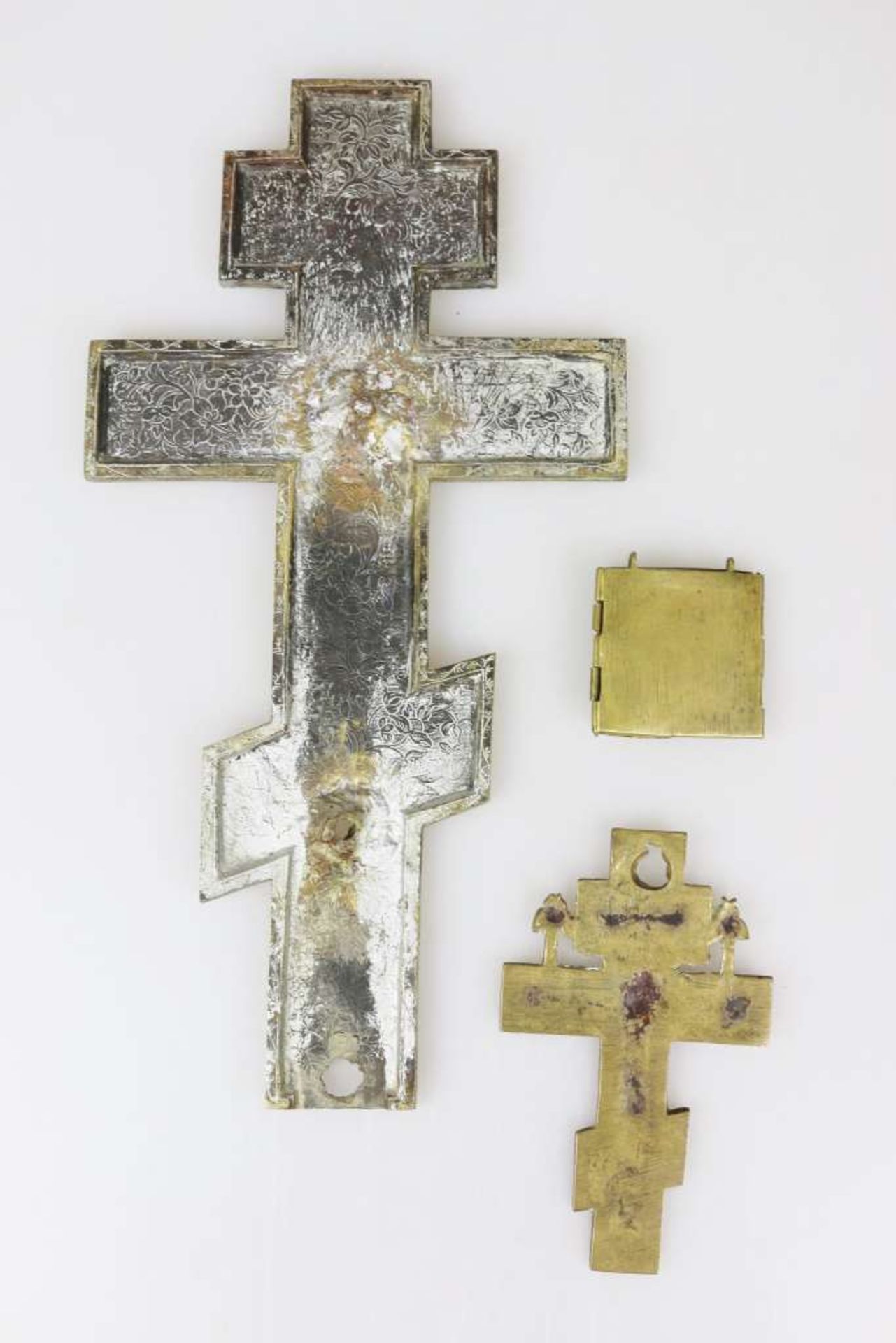 Zwei Staurothek-Kreuze, Russland, 19./20. Jh.: H 37,5 und 15,5 cm dazu eine Reiseikone, russisch, - Bild 2 aus 2