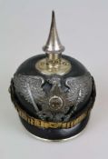 Preußen, Pickelhaube für einen Offizier, wohl Garde-Pionier-Bataillon um 1914, eleganter Lederhelm