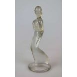 Josef RIEDEL, Glasskulptur, um 1936. Darstellung einer Frau, farbloses Pressglas, mattiert,