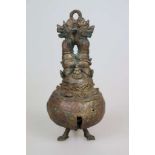 Tempelglocke, wohl Tibet nach einem Vorbild aus dem 16. Jh., Bronze-Glocke mit figürlichem Griff