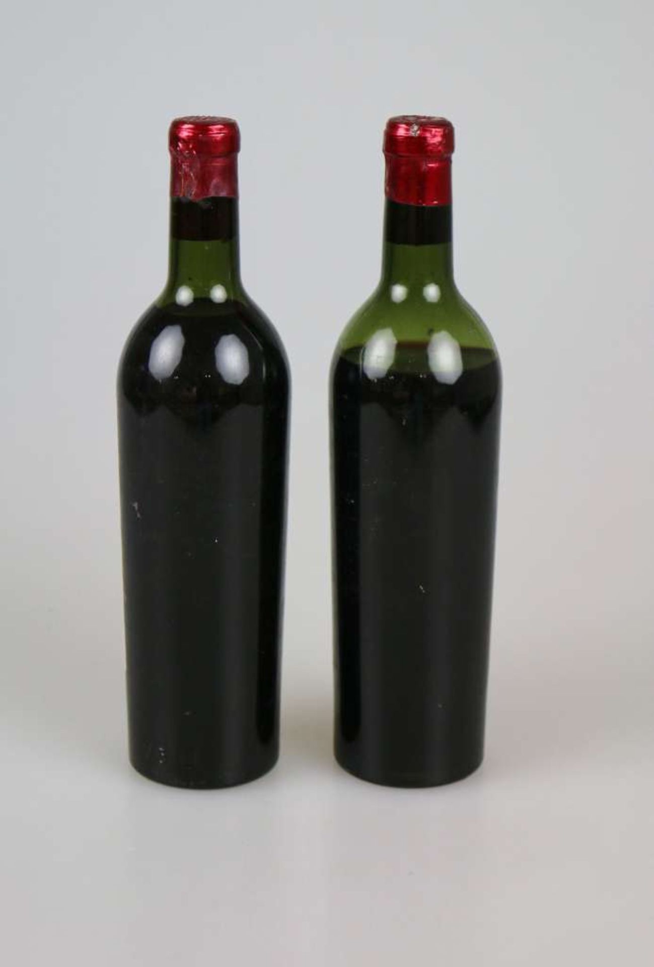 Rotwein, 2 Flaschen Château Latour, Paillac-Médoc, 1952, 0,75 L. 1x top sholder, 1x low shoulder. - Bild 3 aus 3