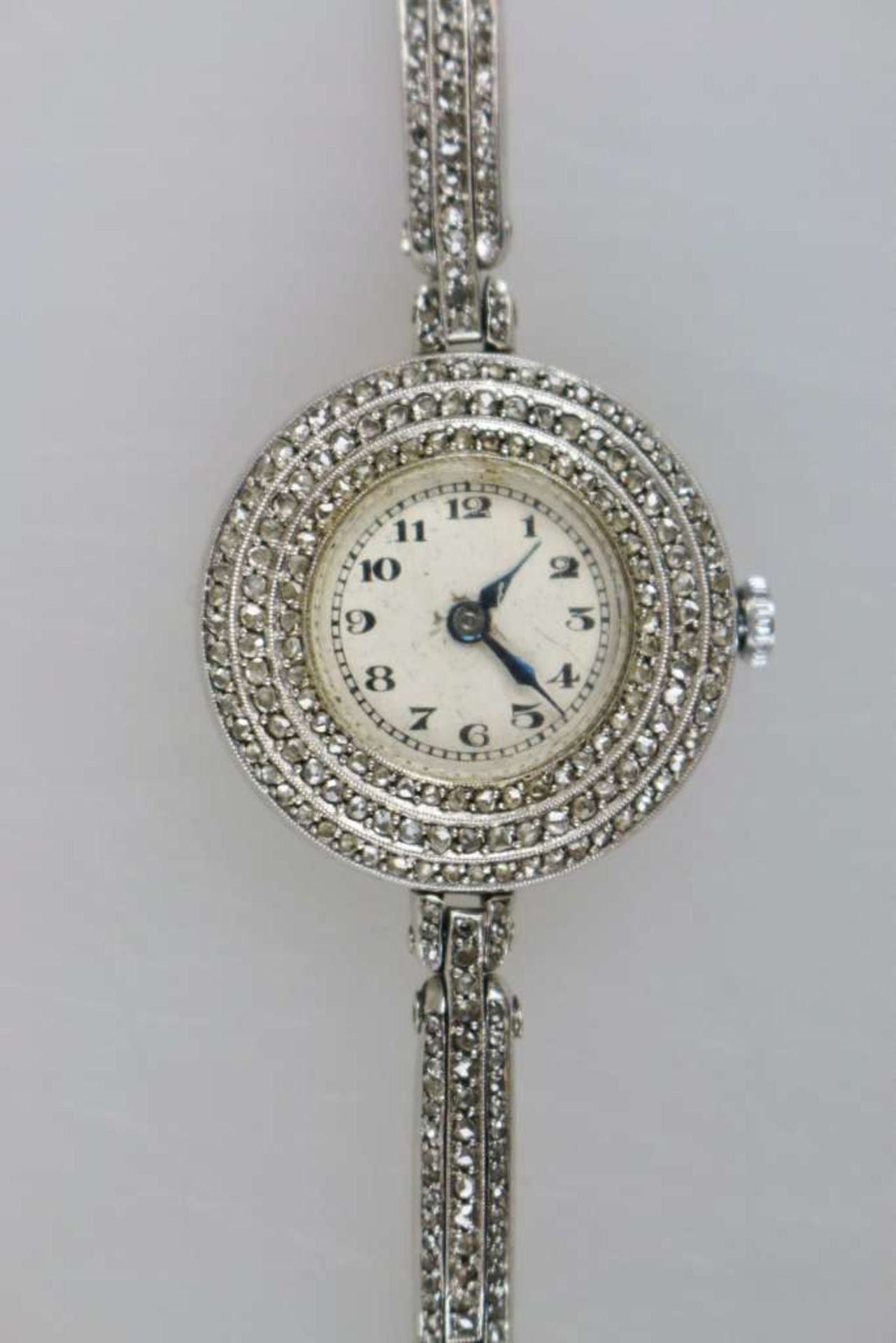 Art Deco Damenarmbanduhr, Weißgold- oder Platinlegierung, Gehäuse Nr. 1785, Steinankerwerk; das - Bild 2 aus 4
