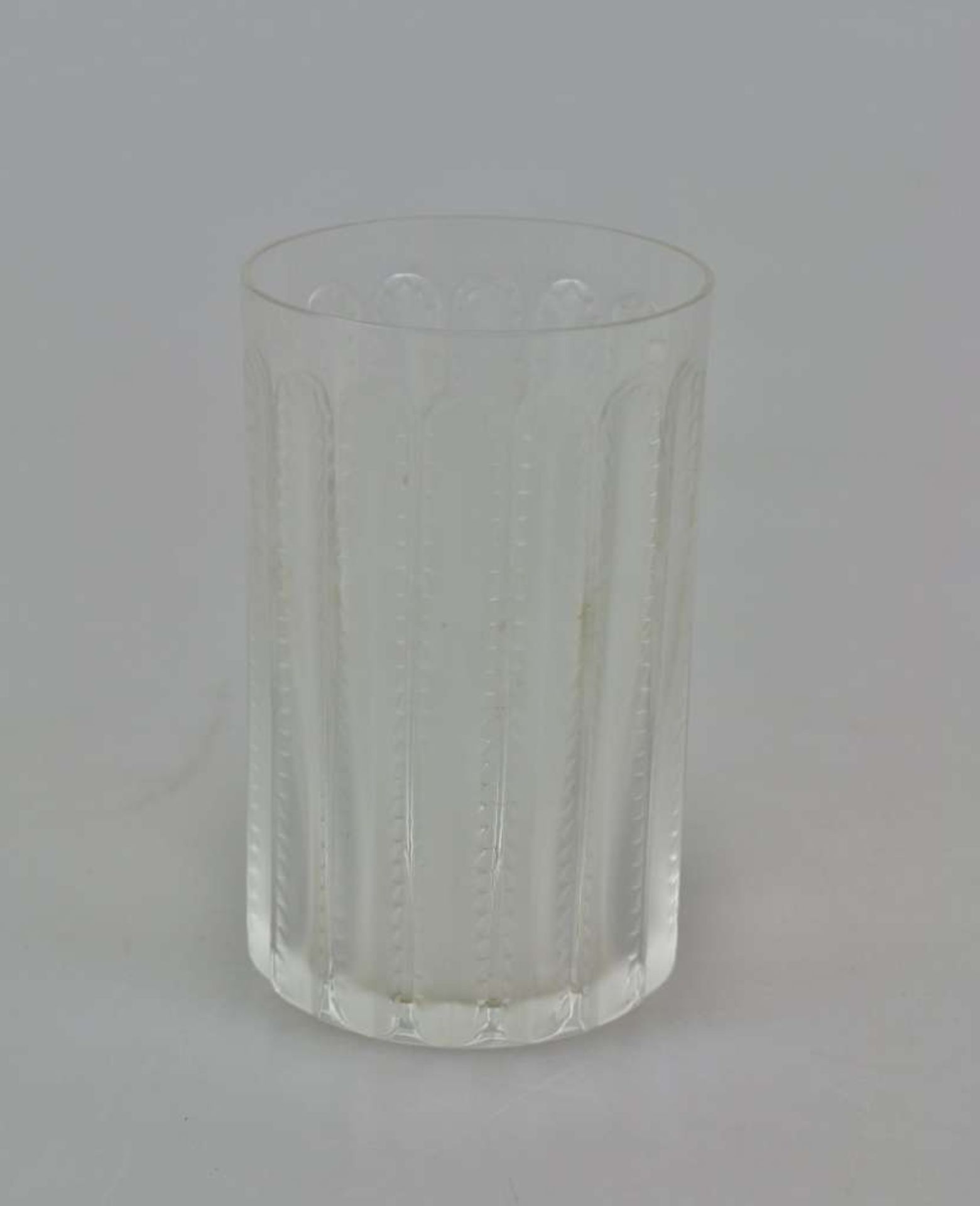 Lalique Becherglas, Jaffa, nach 1930, Korpus partiell satiniert, Bodenritzung Lalique France. H.: