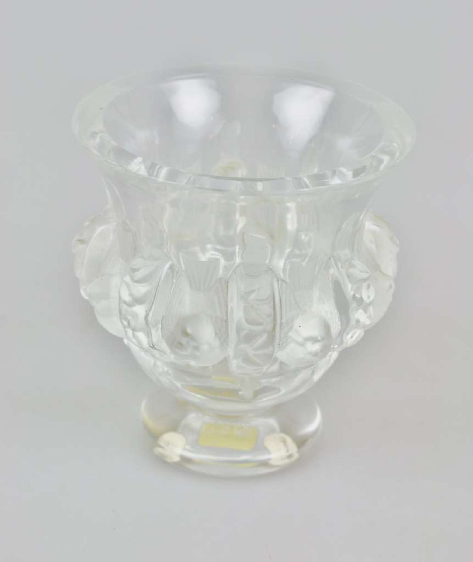 Lalique Vase, 20. Jh., Boden mit Ritzmarkung, etikettiert en Dampierre 12.230. Pressglas,