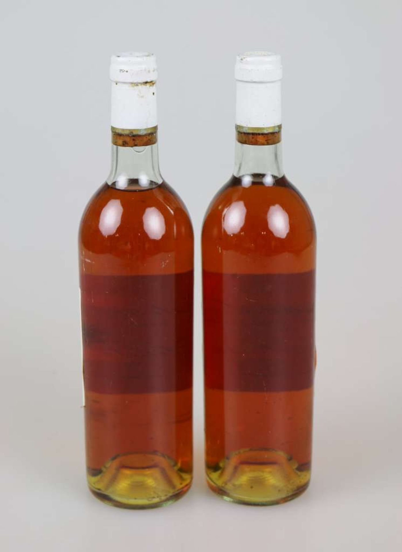 Süßwein, 2 Flaschen Château d'Arche, Grand Cru Classé Sauternes, 1973, 0,73 L. 2x top shoulder. - Bild 3 aus 3