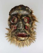 Maske, wohl Elfenbeinküste, vermutlich 20. Jh., Holz, Reste polychromer Bemalung, Bart aus