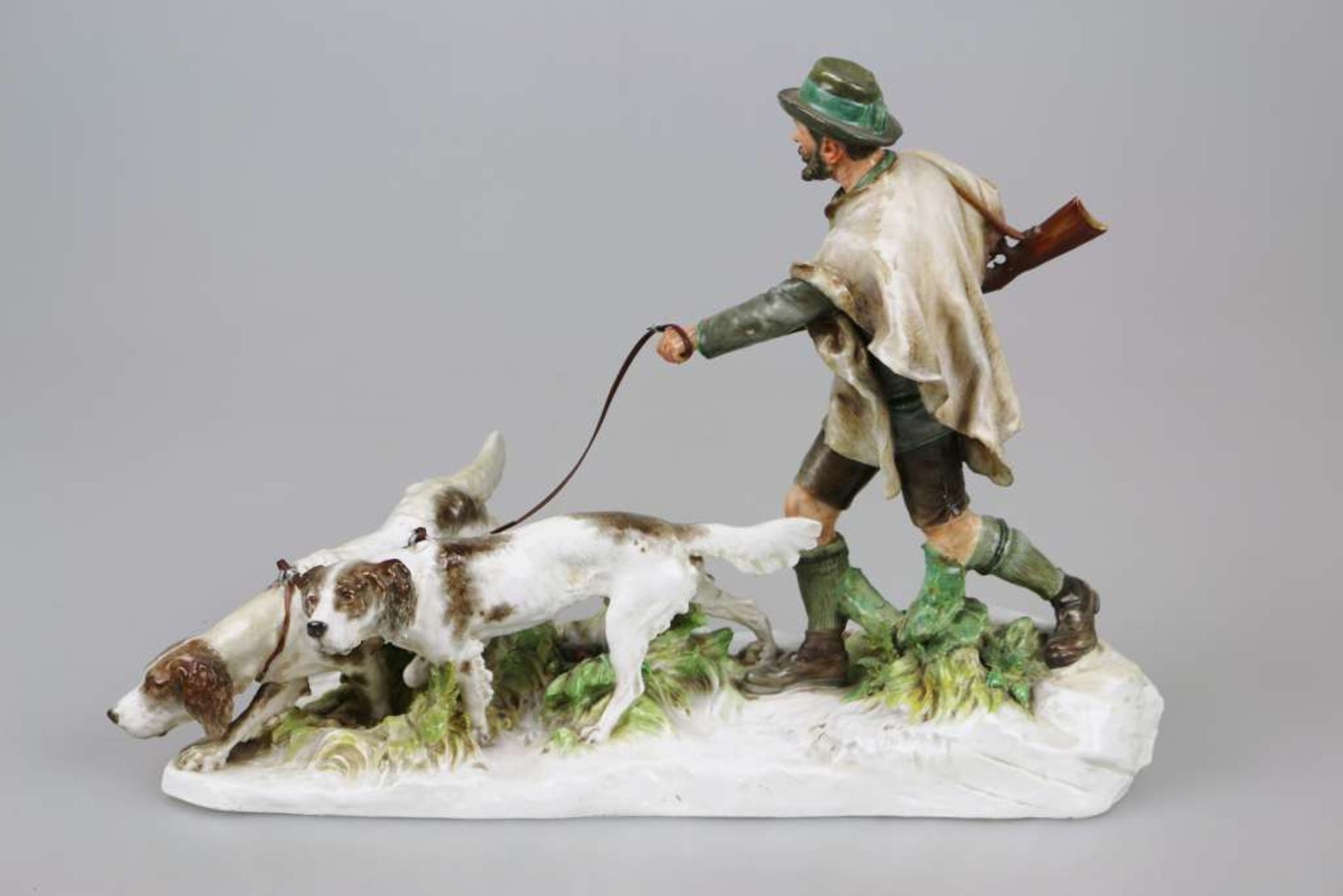 Meissen Figurengruppe, Jäger mit zwei Jagdhunden, Entwurf Otto Jarl 1904, signiert und datiert,