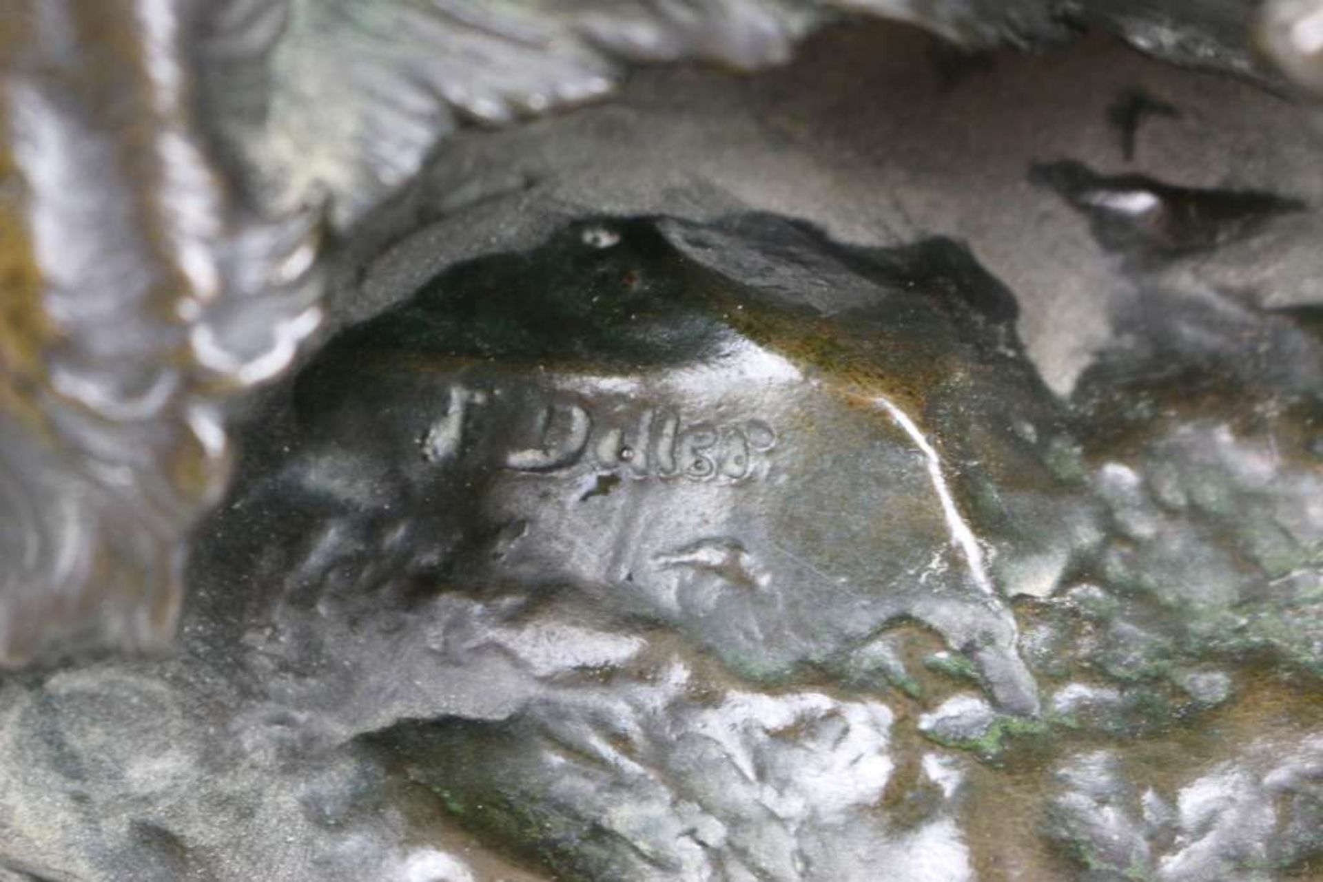 FRITZ DILLER (1875-1945), große Bronzeskulptur, "Zwei Jagdhunde", auf der Plinthe signiert ¨F. - Bild 3 aus 3