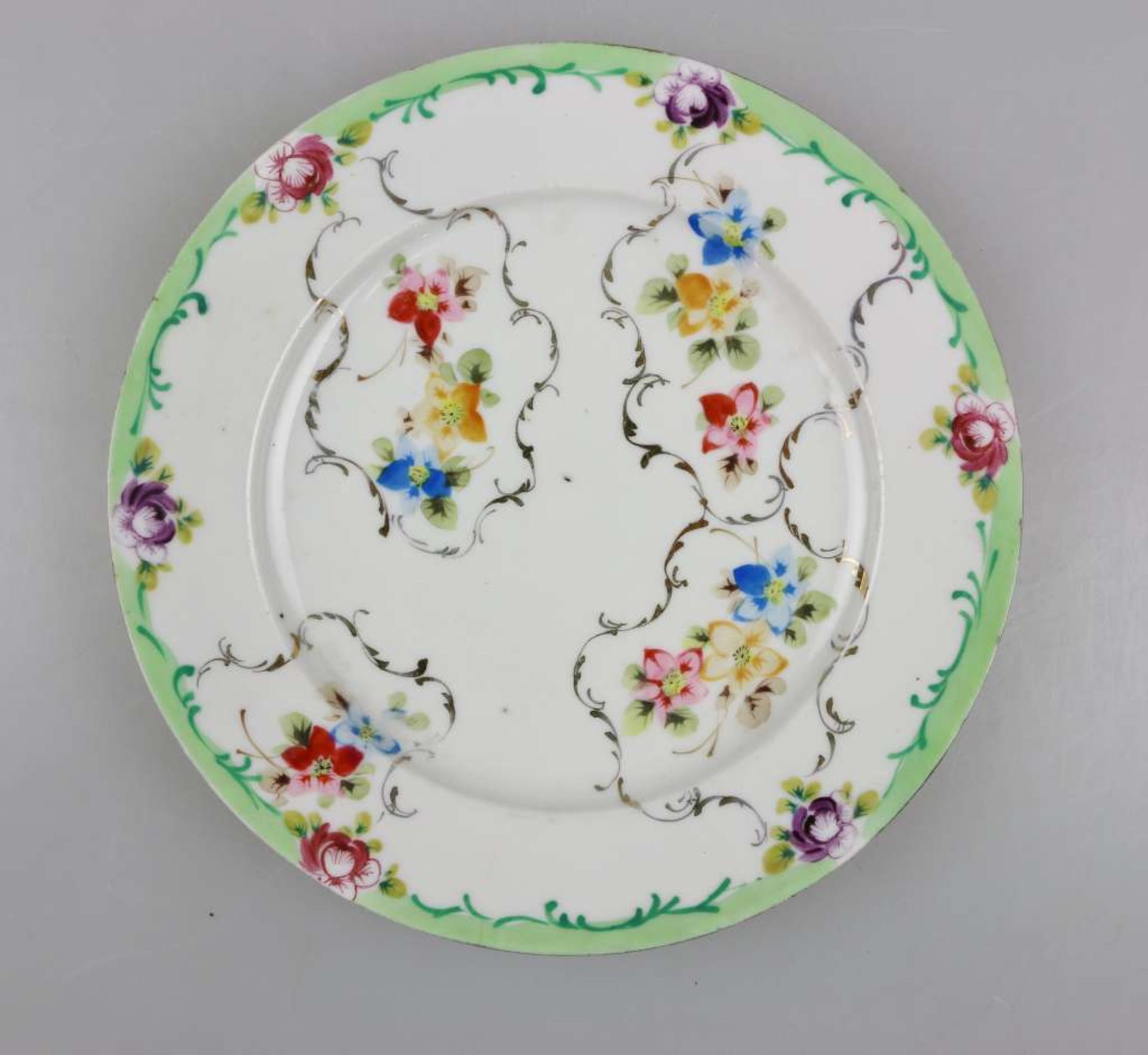 Acht Teller, Frankreich, wohl Limoges, spätbiedermeierlich, mit floralem Dekor, polychrom gefasst - Bild 2 aus 6