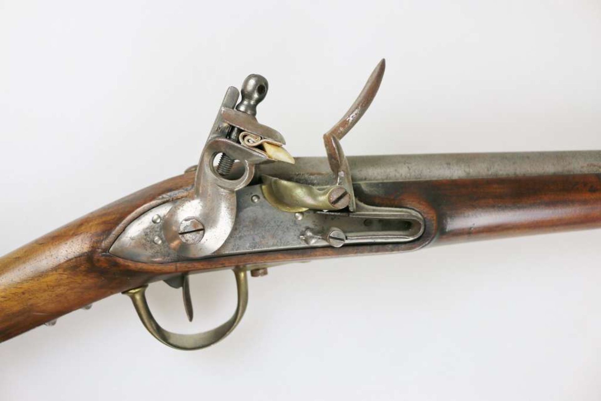 Frankreich, Infanteriegewehr, wohl M 1777 oder ähnlich. Nussholzschaft mit eiserner Garnitur, - Bild 2 aus 6