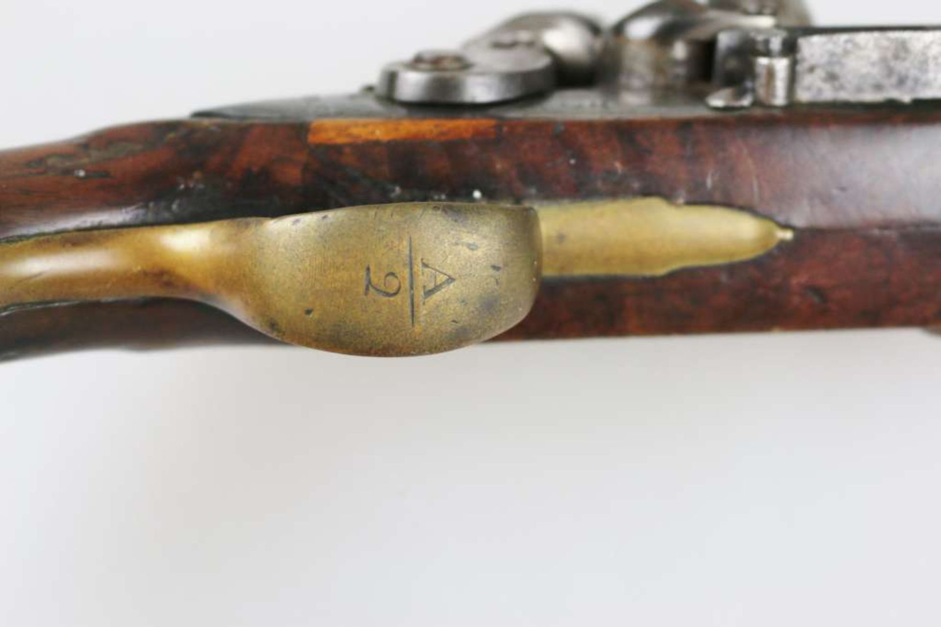 Britische Steinschlosspistole, 18/19. Jahrhundert, 22,9 cm langer runder Lauf, leicht flugrostig, - Image 3 of 4