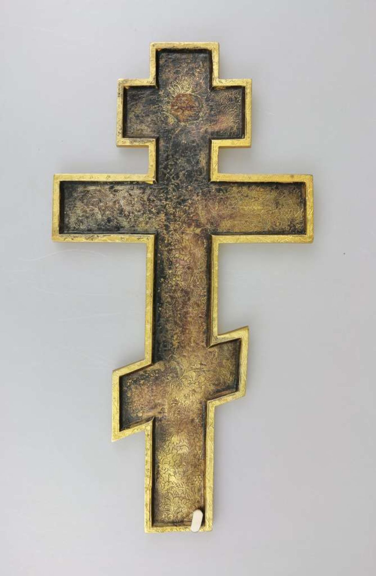 Großes Segenskreuz aus vergoldeter Bronze, Russland Mitte 19. Jh., Dreibalkenkreuz in der Spitze die - Bild 2 aus 2