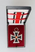 Eisernes Kreuz 2. Klasse 1939 im LDO-Etui, Hersteller: Steinhauer & Lück, Lüdenscheid, im Ring mit