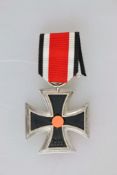 Eisernes Kreuz 1939 2. Klasse am Band, ohne Hersteller, Eisenkern, Zustand 2+.- - -20.00 % buyer's