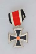 Eisernes Kreuz 1939 2. Klasse am Band, Hersteller: Wächtler & Lange, Mittweida, im Ring mit