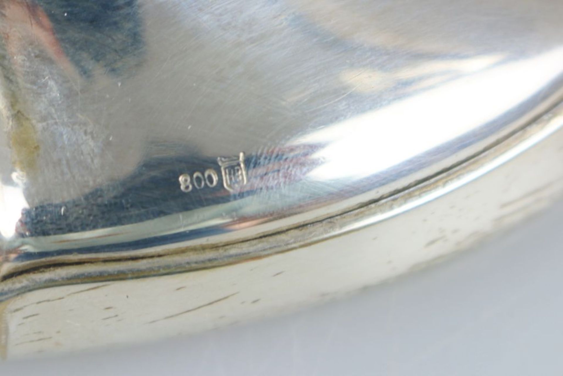 Dreiflammiger Leuchter, Deutsch, 20. Jh., Silber 800, ovaler Stand, daran unmittelbar angesetzt drei - Bild 2 aus 2