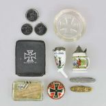 Patriotika erster Weltkrieg, 11 Teile, dabei Miniatur Reservisten Krug IR 69, 2 Messer, 3 x Medaille