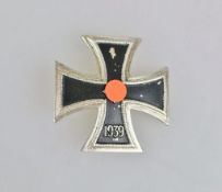 Eisernes Kreuz 1939 1. Klasse, Schinkelform, leicht gewölbt, in einem Stück gefertigt, ohne