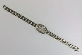 Gliederarmband mit Setterkopfrelief, 925er Silber, gestempelt. Mittig ovale Schmuckplatte mit Relief