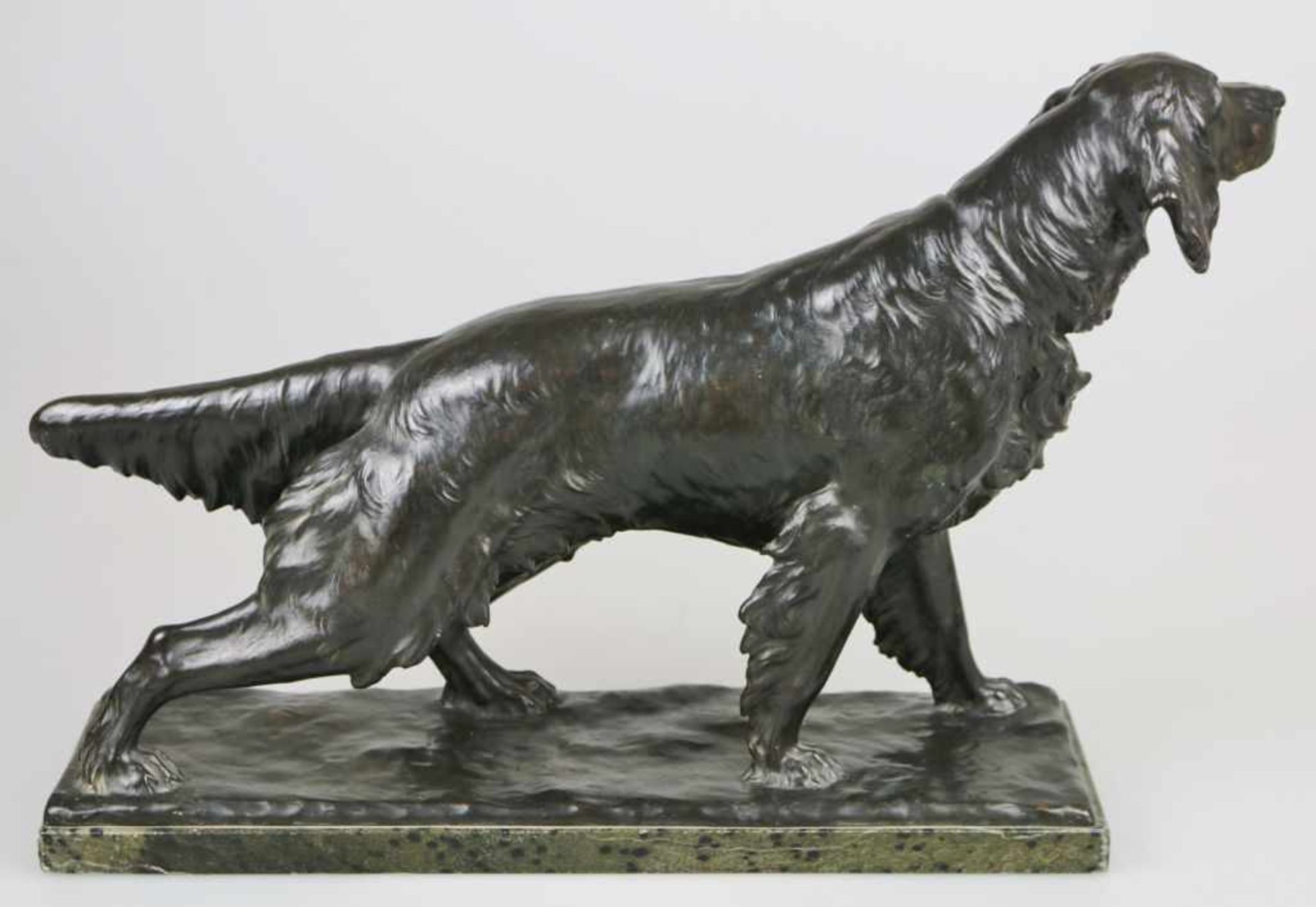 Fritz DILLER (1875-1945), Bronze, patiniert, auf der Plinthe signiert, Darstellung eines Setters auf - Bild 2 aus 3