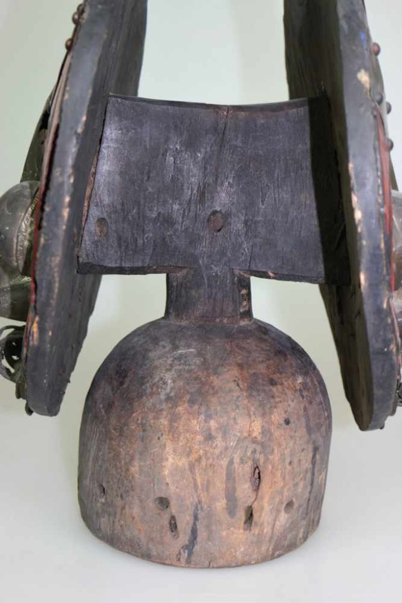 IJEBU, Nigeria, äußerst seltener "Januskopf-Aufsatz" der Ijebu. H.: 66 cm, Holz geschnitzt, rote - Image 13 of 13
