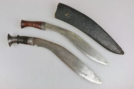 Nepal, 2 Kukri um 1900, Holzgriffe, einmal mit Eisenbeschlag und Schnitzarbeit, Holzscheide mit