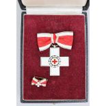 Ehrenzeichen des Deutschen Roten Kreuzes in Silber an rot/weißer Bandschleife, im Verleihungsetui