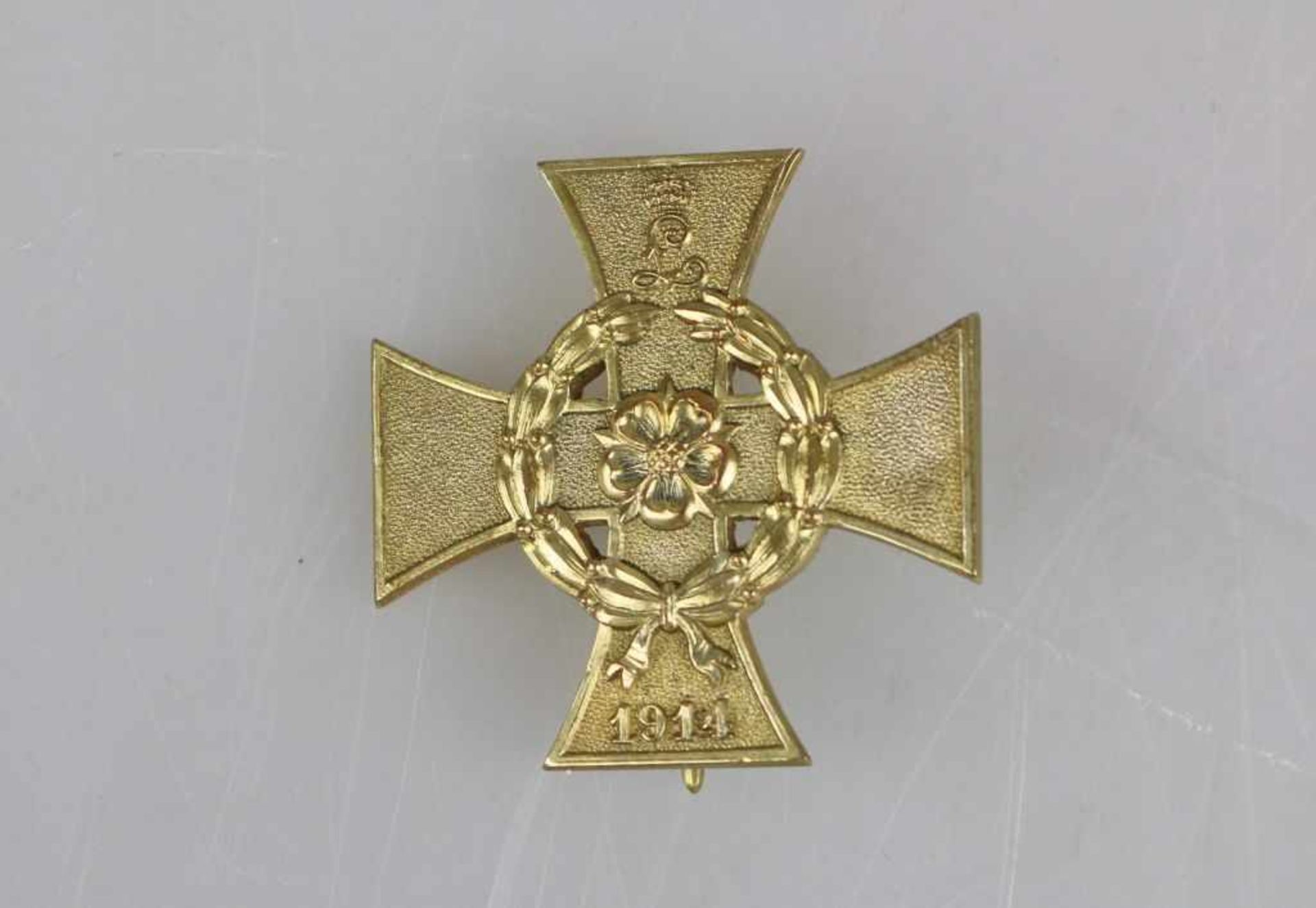 Lippe-Detmold, Kriegsverdienstkreuz, Steckkreuz, Buntmetall vergoldet, rückseitig an Nadel,
