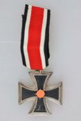 Eisernes Kreuz 1939 2. Klasse am Band, Eisenkern, Hersteller: verm. Heinrich Vogt, Pforzheim, im