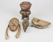 Konvolut von Ritual- und Alltagsgegenständen, Afrika, 4-teilig, Holz und weitere Materialien,