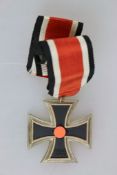 Eisernes Kreuz 1939 2. Klasse am Band, ohne Hersteller, Eisenkern, Zustand 2.- - -20.00 % buyer's