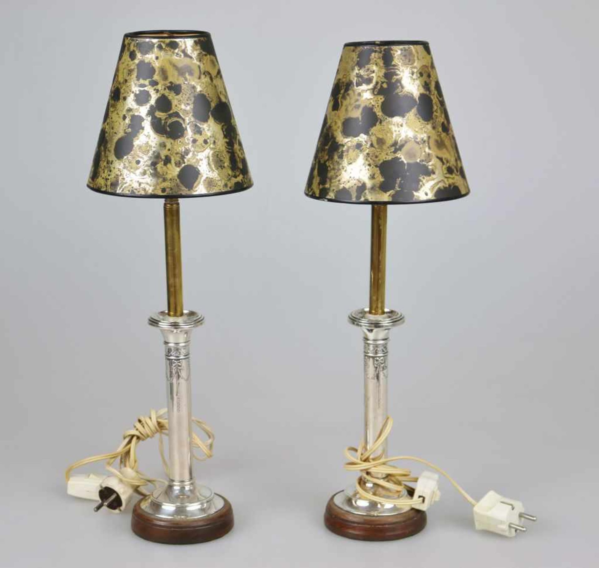 Paar Kerzenleuchter als Lampenfuß montiert, 1. H. 20. Jh., Punze W.H.L für William Henry Leather,