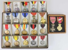 Belgien, Sammlung von 22 verschiedenen Orden und Medaillen, Zustand 2.- - -20.00 % buyer's premium