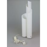 Vico Magistretti (1920-2006), weiße Kunststofflampe, Model Mezza Chimera, hergestellt von